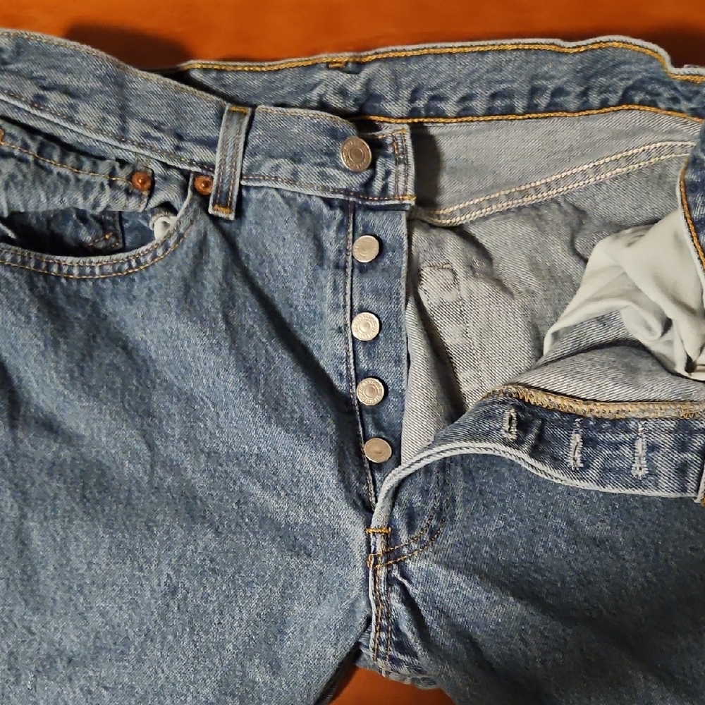SOLD! Men’s Levi’s 501 Original Button Fly Jeans Dark Blue 32x32 NWT
